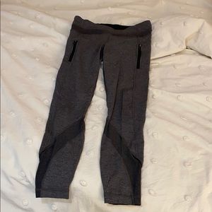 Gray lululemon leggings with pockets and reflect